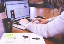 Sedeče delo enako kot kajenje skrajšuje življenje