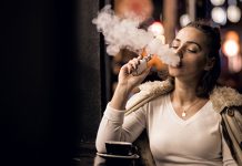 Skrivnostna pljučna obolenja kadilcev elektronskih cigaret vejpanje