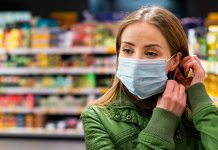 Navadna maska zmanjša nevarnost okužbe za 65 % maska-kirurska