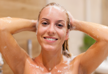 4 razlogi, zakaj se ne tuširati zjutraj Tuširanje zjutraj